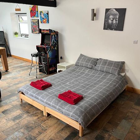 The Dog House Apartment เบอร์เคนเฮด ภายนอก รูปภาพ